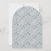 ボーイバプティスブルーホワイトアーチヴィンテージフローラルパターン 招待状 (裏面)