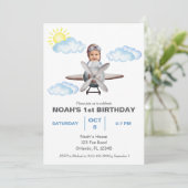 ボーイパイロット、飛行機&クラウド、フォトファースト誕生日 招待状 (スタンド正面)