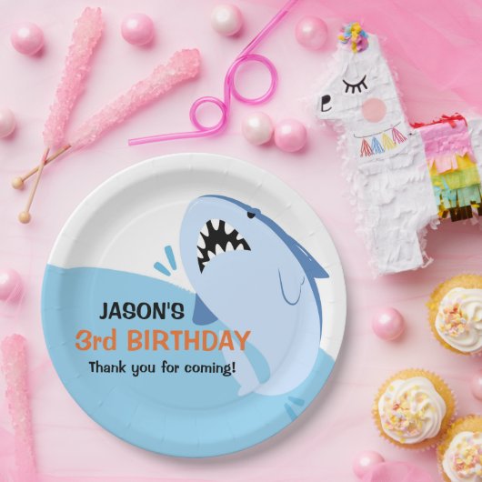 ボーイパーソナライズされたシャーク誕生日パーティー ペーパープレート (パーティー)