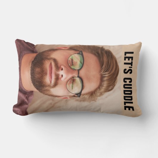 ボーイフレンドは枕を抱き締める ランバークッション (正面)