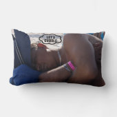 ボーイフレンド（カウボーイハンク）枕を抱き締める ランバークッション (正面)
