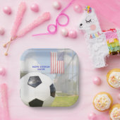 ボーイボールオンフィールドアメリカ国旗のサッカー誕生日 ペーパープレート (パーティー)