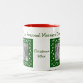 ボーイ小妖精や小人クリスマスビレッジホリデーフォト ツートーンマグカップ (中央)