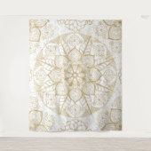 ボースタイリッシュホホワイト金ゴールドマンダラフローラ タペストリー (正面)