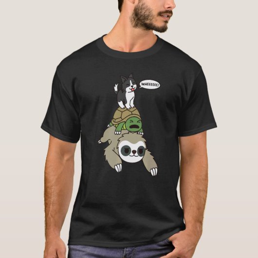 ボーダーコリーに乗るナマケモノのカメ犬 Tシャツ (正面)