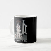 ボーダーコリーの面白いミーム「私の中にあの犬がいる」 コーヒーマグカップ (正面左)