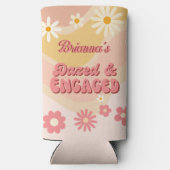 ボーッとし婚約したてグルーヴなデイジーバチェロレッテ スリム缶クーラー (裏面)