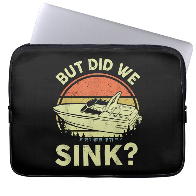 ボートおもしろいが、私たちは男性の女性モーターボートをシンクした ラップトップスリーブ (正面)