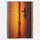 ボートで夕日の景色–68465 スローブランケット (正面縦)