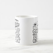 ボートで飲むには良い日だ コーヒーマグカップ (中央)