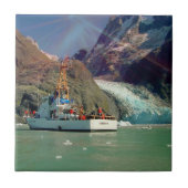 ボートとのアラスカの山景色 タイル (正面)