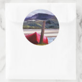 ボートと山の風景 ラウンドシール (バッグ)