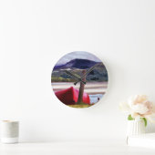 ボートと山の風景 ラウンド壁時計 (ホーム)