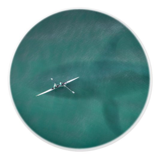 ボートの下でクジラ：海で決して一人ではない セラミックノブ (正面)