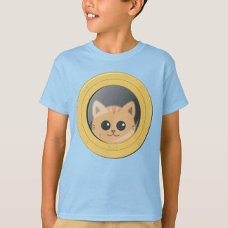 ボートの舷窓から顔を出すかわいいジンジャーキャット Tシャツ