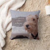 "ボートの3人"のモンモランシーワイヤーフォックステリア犬 クッション (ブランケット)