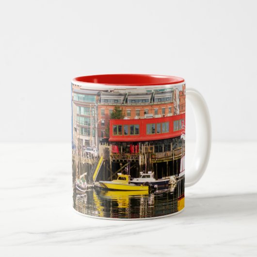 ボートは|ポートランド、メインを繋ぎ止めました ツートーンマグカップ (正面右)