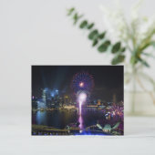 ボートキーで花火を見るシンガポールシティのスカイライン ポストカード (スタンド正面)