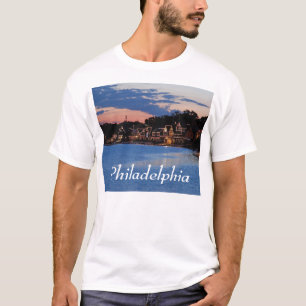 ボートハウスの列の薄暗がり Tシャツ