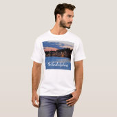ボートハウスの列の薄暗がり Tシャツ (正面フル)
