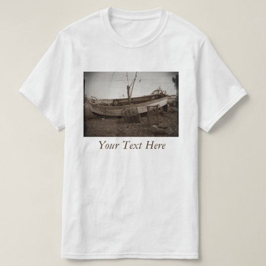 ボート上の小石ビーチロブスターポット古写真 Tシャツ (デザイン正面)
