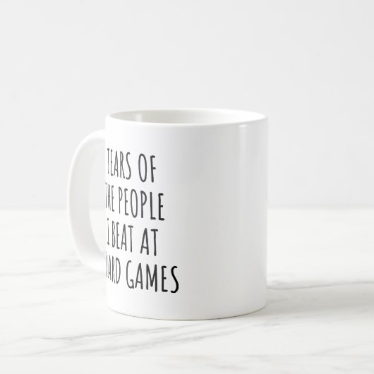 ボードゲームでビートする人々の涙 コーヒーマグカップ (正面左)