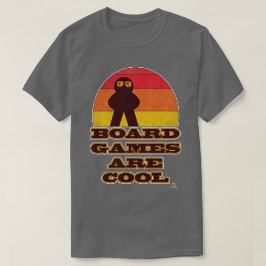 ボードゲームはクールおもしろいの愚か者 Tシャツ (デザイン正面)
