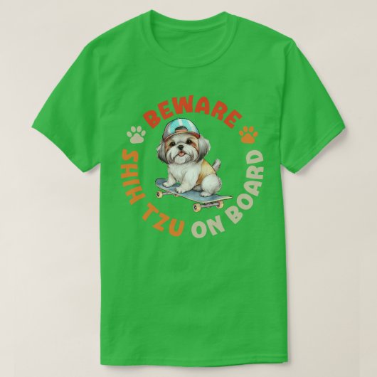 ボード上のシーズー（犬）Tzuに注意 Tシャツ (デザイン正面)
