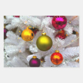 ボーブル付き白いクリスマスツカラフルリー ラッピングペーパーシート (正面2)