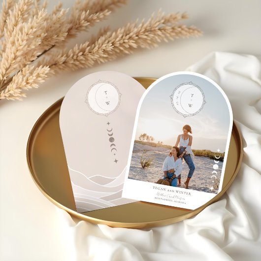 ボーホームーンスターセーブザデート アーチ写真 ウェディング 招待状