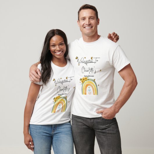 ボーホーレインボーとひまわりのベイビーシャワー Tシャツ (ユニセックス)