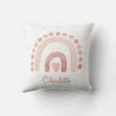 ボーホーレインボーダスティピンクのヌサリーThrow Pillow クッション (裏面)