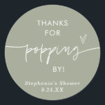 ボーホー グリーンのポップコーン ギフト、訪れてくれてありがとう ラウンドシール<br><div class="desc">これらのポップコーン ギフト用のステッカーは、モダンなカリグラフィーとミニマルなレイアウトが特徴で、シャワー、ウェディング、または特別なイベントの個人的な感謝のラベルを作成するのに最適です！ほとんどの文言を簡単に編集して、あなたのスタイルやイベントに合わせることができます！テキストと背景の色は完全に編集可能 → 「さらにカスタマイズ」ボタンをクリックして編集してください！</div>