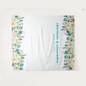 ボーホー ティールブルー ゴールドの水彩花のウェディング タペストリー (正面(横))