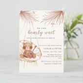 ボーホー テディベア ギター ベイビー シャワー 招待状 (スタンド正面)