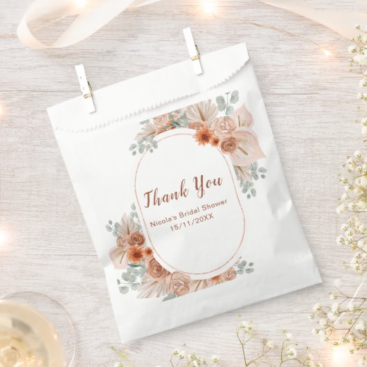 ボーホー テラコッタ パンパス グラス ブライダル シャワー フェイバーバッグ (クリップ留めされた状態)