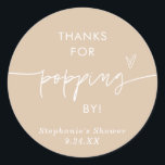 ボーホー ポップコーン ギフト, サプライズ訪問ありがとう ギフト ラウンドシール<br><div class="desc">これらのポップコーン ギフト シールは、モダンなカリグラフィーとミニマルなレイアウトが特徴で、シャワー、ウェディング、または特別なイベントの個人的な感謝のラベルを作成するのに最適です！ ほとんどの文言を簡単に編集して、あなたのスタイルやイベントに合わせることができます！ テキストと背景の色は完全に編集可能です —> 「さらにカスタマイズ」ボタンをクリックして編集してください！</div>