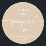 ボーホー ポップコーン ギフト, サプライズ訪問ありがとう ギフト ラウンドシール<br><div class="desc">これらのポップコーン ギフト シールは、モダンなカリグラフィーとミニマルなレイアウトが特徴で、シャワー、ウェディング、または特別なイベントの個人的な感謝のラベルを作成するのに最適です! ほとんどの文言を簡単に編集して、あなたのスタイルやイベントに合わせることができます! テキストと背景の色は完全に編集可能です —> 「さらにカスタマイズ」ボタンをクリックして編集してください!</div>