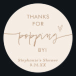 ボーホー ポップコーン ギフト, サンキュー ポッピング バイ ギフト ラウンドシール<br><div class="desc">これらのポップコーン ギフト シールは、モダンなカリグラフィーとミニマルなレイアウトが特徴で、シャワー、ウェディング、または特別なイベントの個人的なサンキューラベルを作成するのに最適です！ほとんどの文言を簡単に編集して、あなたのスタイルやイベントに合わせることができます！テキストと背景の色は完全に編集可能です —> 「さらにカスタマイズ」ボタンをクリックして編集してください！</div>