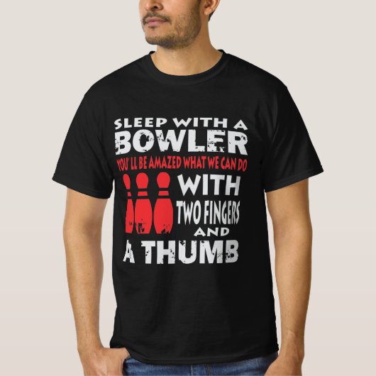 ボーリングおもしろいシャツギフトボウリングをする人、 クリケットの投手 Tシャツ (正面)