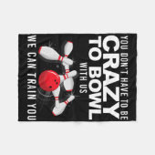 ボーリングおもしろいデザイン女子男性へキッズボウリングをする人、 クリケットの投手ボウ フリースブランケット (正面(横))