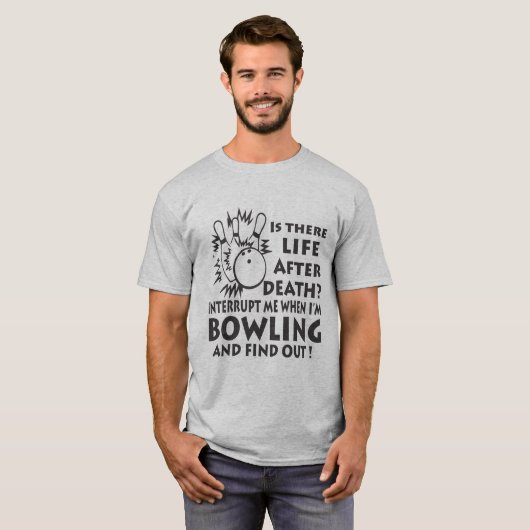 ボーリングおもしろい Shirtがボウリングをする人、 クリケットの投手ギフトを見つける Tシャツ (正面フル)