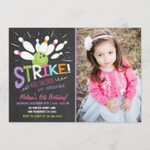 ボーリングの誕生日の招待状のピンクの紫色の女の子