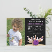 ボーリングの誕生日の招待状の誕生会の紫色 招待状 (スタンド正面)