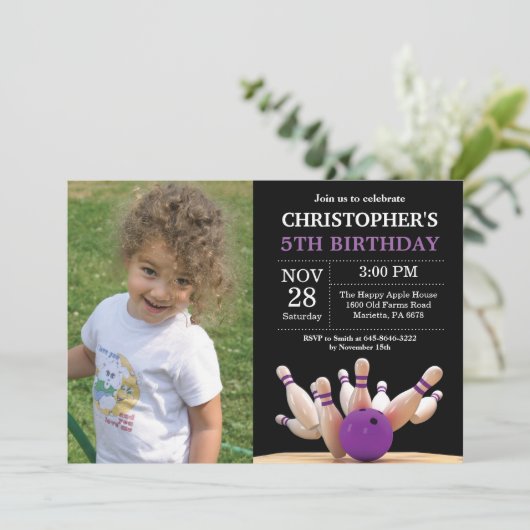 ボーリングの誕生日の招待状の誕生会の紫色 招待状 (スタンド正面)