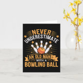 ボーリングはボウルを持った老人を決して過小評価しない カード (黄色い花)