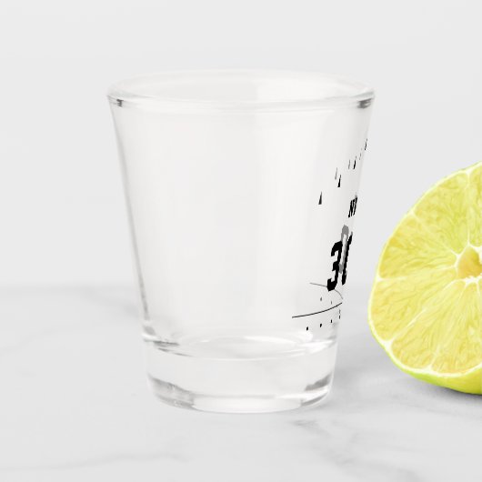 ボーリングスコアと名前パーソナライズされた ショットグラス (左)