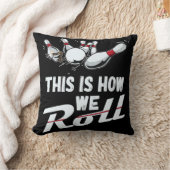 ボーリングチームこれが私たち転がの男性の女の子 クッション (ブランケット)