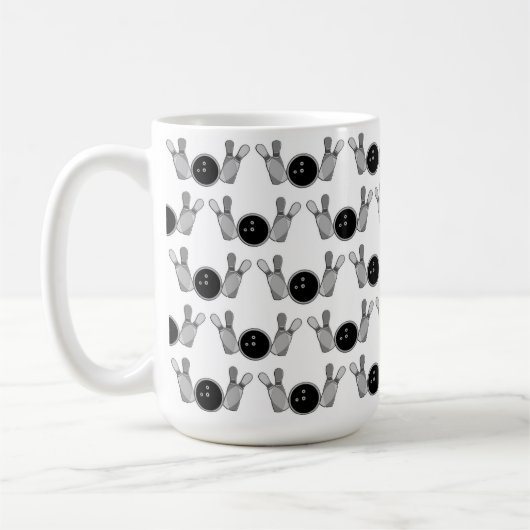 ボーリングピンとボール黒、白 コーヒーマグカップ (左)