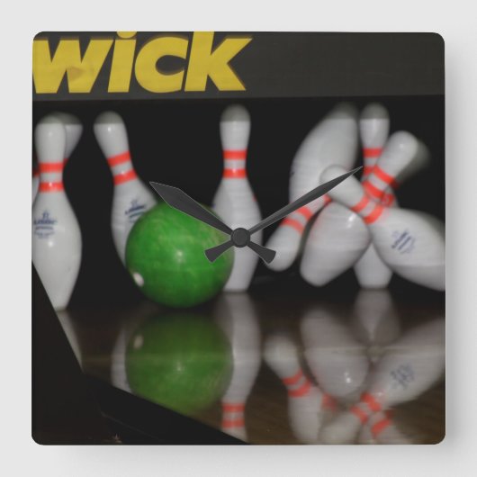 ボーリングピンクロック スクエア壁時計 (正面)